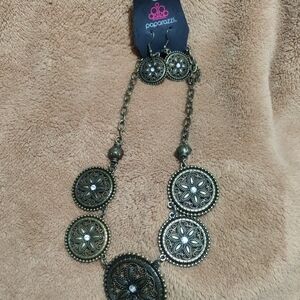 💕5Paparazzi Antique Gold Women's Necklace Set